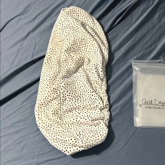 Kitsch Soft Cream Hair Towel - Picture 7 of 8